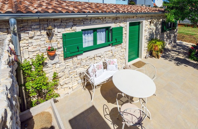 Feel at home in the atmosphere of stone, greenery and wood
