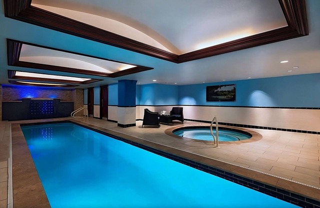 Feel Like Royalty! Pet-friendly Property, Swimming Pool, Near Lady Bird Lake!