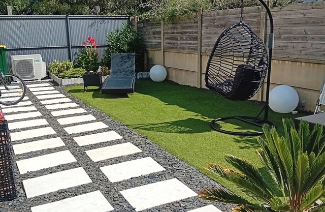 Feet in the water in Pénestin