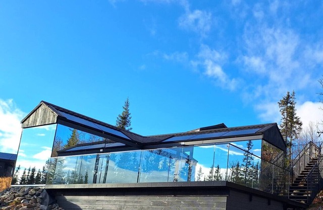 Fela Mirror Cabin - Scenic Glass Retreat at 1000 Meters in Valdres