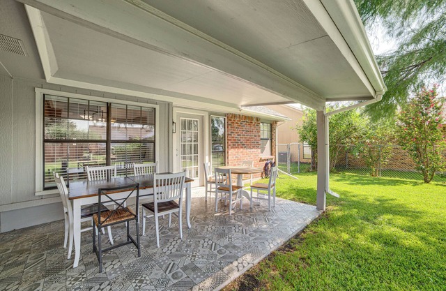 Fenced-In Yard: Home < 1 Mi to Lake Ray Hubbard!