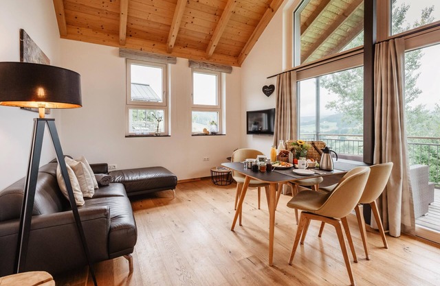 Ferienchalet mit großer überdachter Veranda mit Lounge Möbel