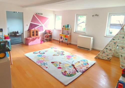 Ferienhaus Eden Frankenblick I Familien-Ferienhaus I nahe Skipiste l Spielzimmer I Waschmaschine I kostenlos parken I WLAN I Spülmaschine