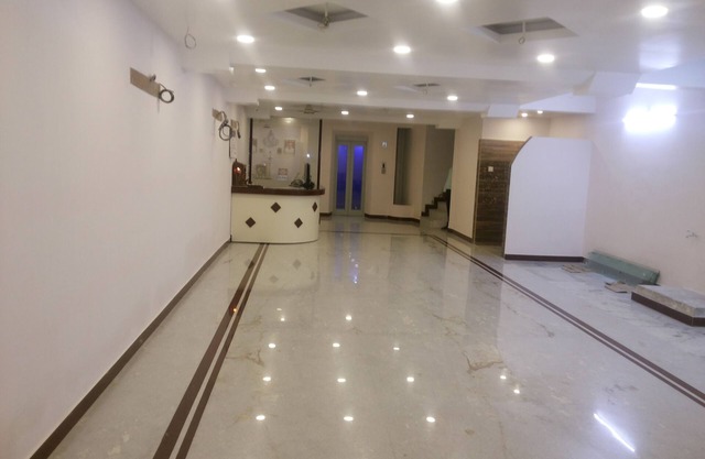 Few steps to Meenakshi Temple/Compact Room Stay