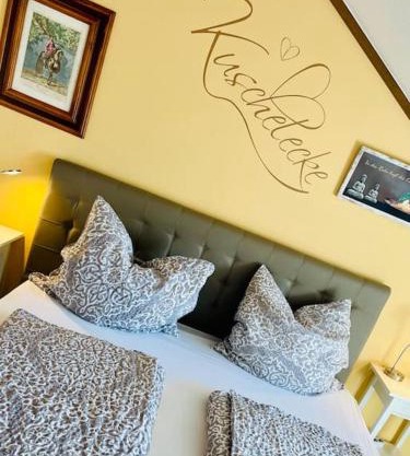 FeWo 58 - Appartement im Rottalblick - Helle Kuschelecke genießen mit Bademantelgang zur Therme, TV und Stellplatz im Haus