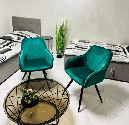 FeWo BEE61 * Langen EXKLUSIV für 4 Personen *Vollausstattung mit Küche* inklusive TERRASSE