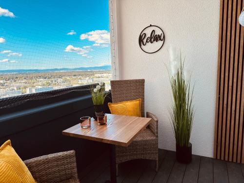 FeWo SKY21 * Langen EXKLUSIVES APPARTMENT Vollausstattung/zentrale Lage *NEU*