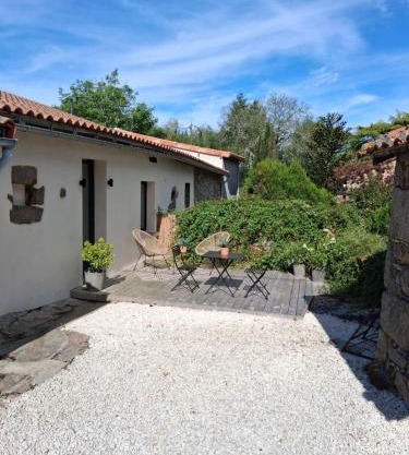 Fig Tree Cottage 1 x Super King or 2 x Single Beds