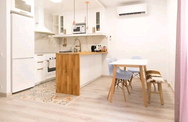 Figueres Center A 4-minute walk from the Dalí Museum! Spirals Stairs Duplex terrace
