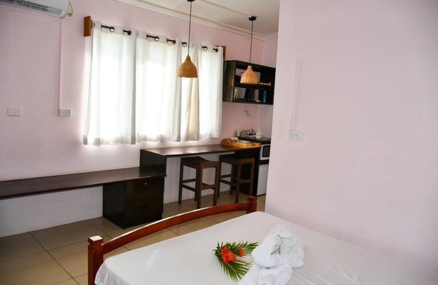 Fijian Fantasy: VRBO Bliss, 1BR/1BA bed & breakfast Gem in Nadi with AC & WiFi