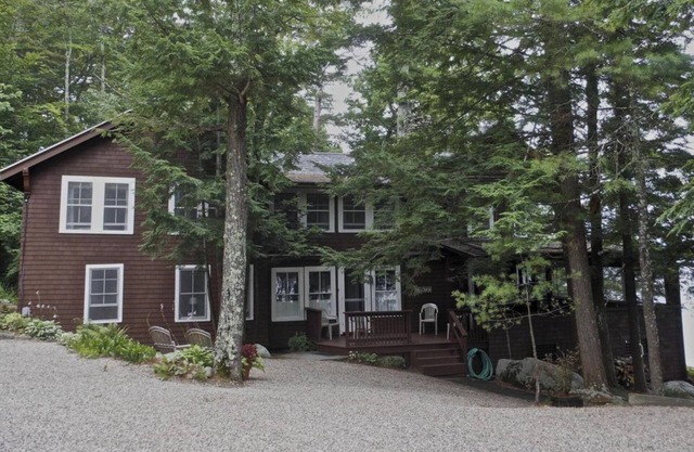 FINAL WEEK REMAINING SPECIAL - Classic Lake House on Winni