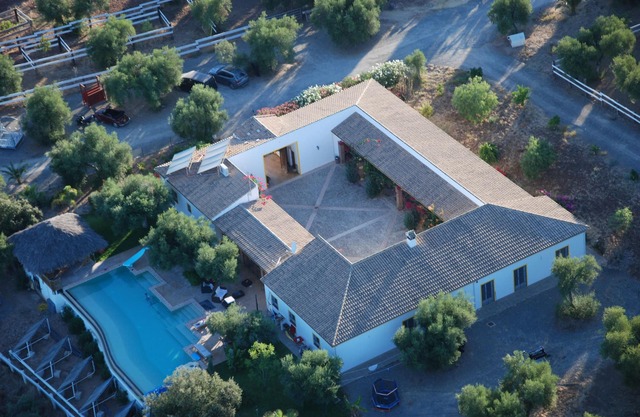 FINCA LAS GATERASn6-BEDROOM VILLA WITH PATIO AND LARGE INFINITY POOL