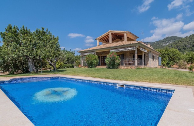 Finca Mestre for 8 people in Selva with pool