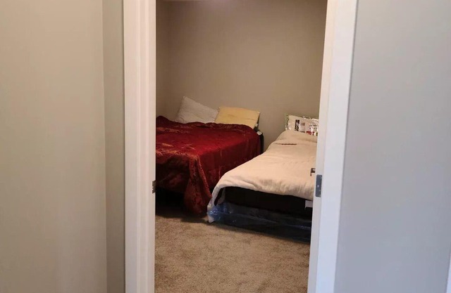 Finished walkout Basement, big backyard; close to the river & walking trail