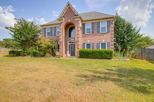 Fire Pit and Playset Spacious Memphis Home!