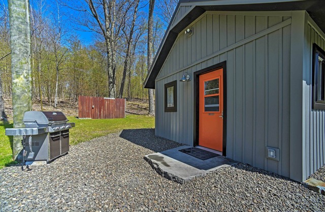 Fire Pit + Gas Grill: Secluded Studio in Milford!