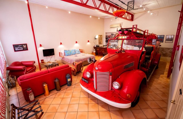 Fire Station Inn - Fire Engine Suite with Spa
