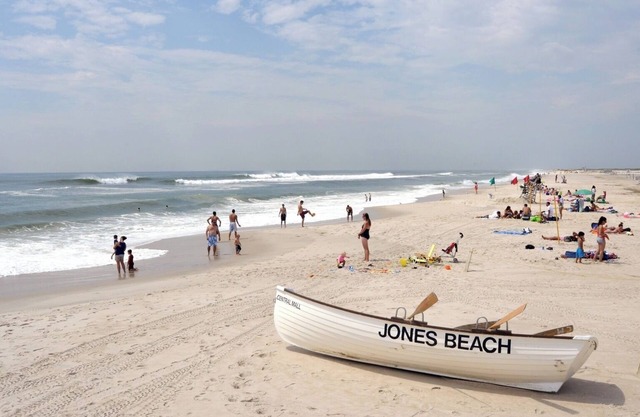 Firepit, 3BR, 12ppl, Family, Central to farms, wineries, museums, 5min to train