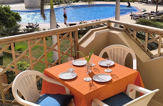 First floor apartment with sunny balcony near the beach