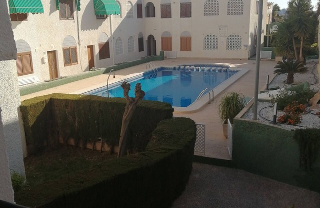 First floor apartment with swimming pool in a quiet residential area.