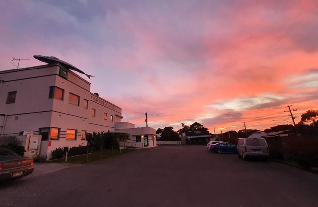Fish Creek Hotel