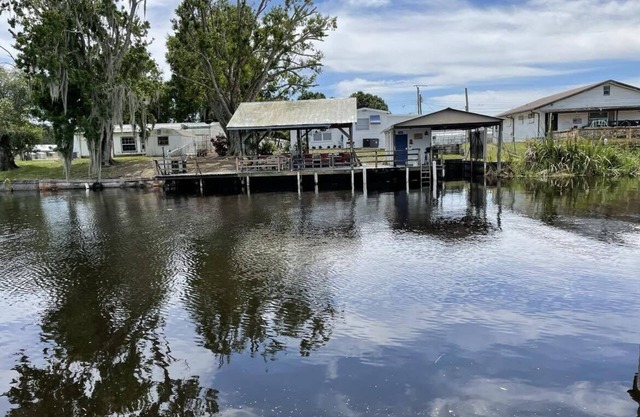 Fisherman's Get-A-Way! Cozy waterfront retreat with access to Lake Okeechobee!