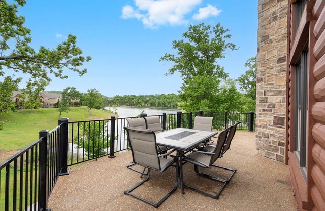 Fisherman's Paradise! Boat Slips & Dock 6Bed @ Luxury Lakefront Chalet Resort