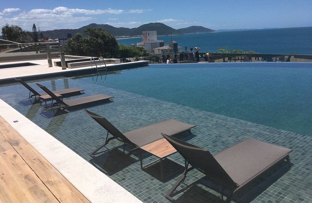 Fit new design - play area with infinity pool and spectacular view