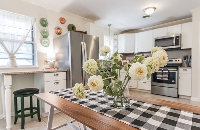 Five Oaks Farmhouse ~ Charming Country Cottage