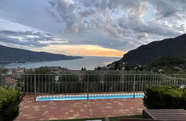 Flair - Theater Home, with pool and marvellous lake view