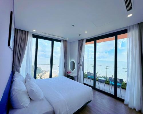 Flamingo Hải Tiến, Deluxe Room Sea View, 2 phòng, ban công rộng và có bồn tắm massage