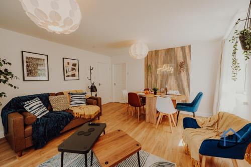 FLAT 5 - Ground floor 2 bed apartment free parking sleeps 6