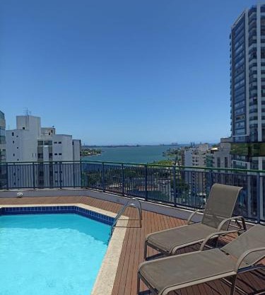 Flat com piscina, academia e vista para o mar