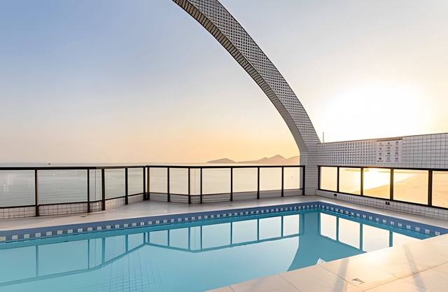 Flat com piscina vista-mar em Santos