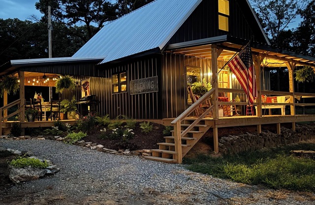 Flat Creek Cabin at Riverbend Farm in Evening Shade Arkansas