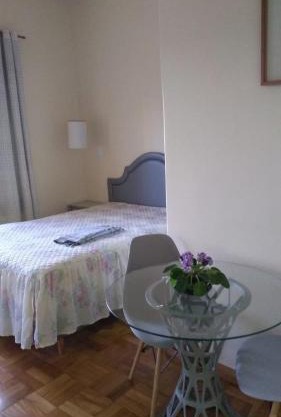 Flat em local tranquilo, com garagem dois quarteirões do centro histórico, 15 min de Tiradentes