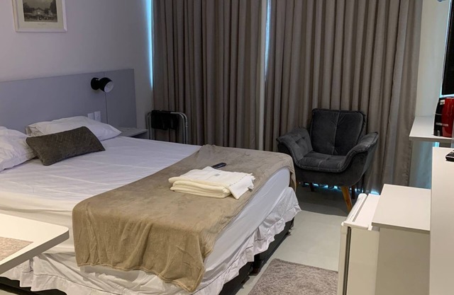 Flat Encantador com Piscina/Vista Exclusiva Para Av. Pelinca