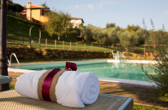 Flat in Lari, A/C, terrace, pool, restaurant, Wi-Fi, close to the village, ne