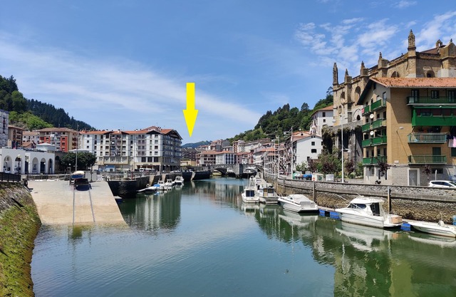 FLAT in the CENTER OF ONDARROA, fishing village, with WIFI 600MB, without slopes.
