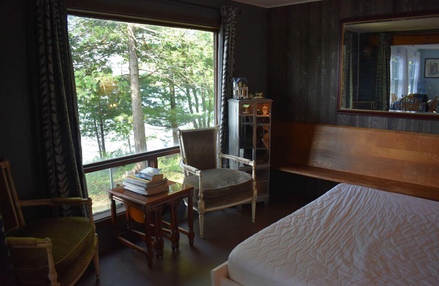 Flat Lot/Private Lake Front/Stunning Views