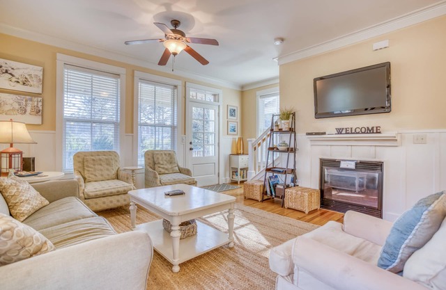 Flat Screen TV, Park View, Gas BBQ, Wifi Internet, Back patio seating