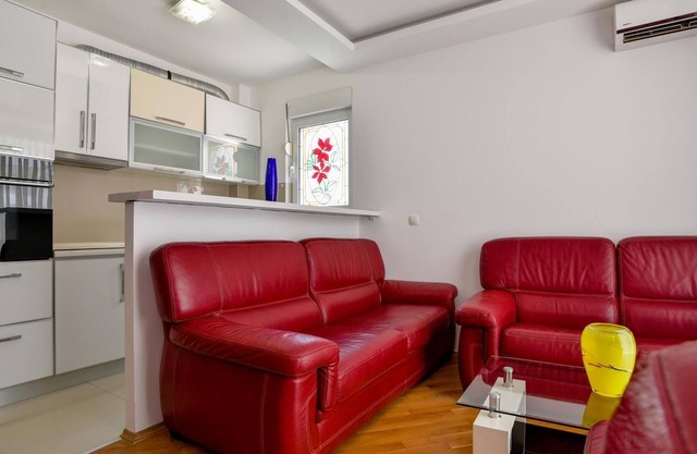 Flat w Balcony 5 min to Beach Near Budva Old Town