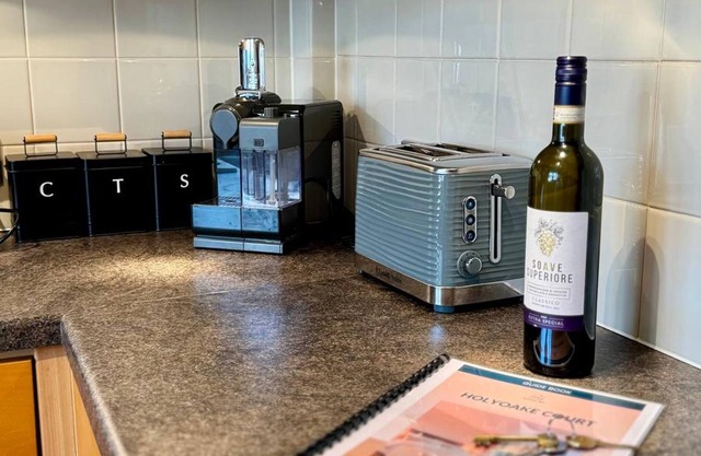 Flat w/garden on Pitshanger Lane