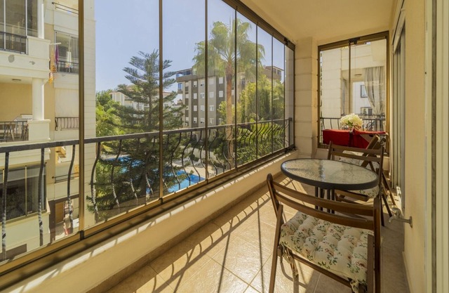 Flat w Pool Garden and Balcony 7 min to Beach