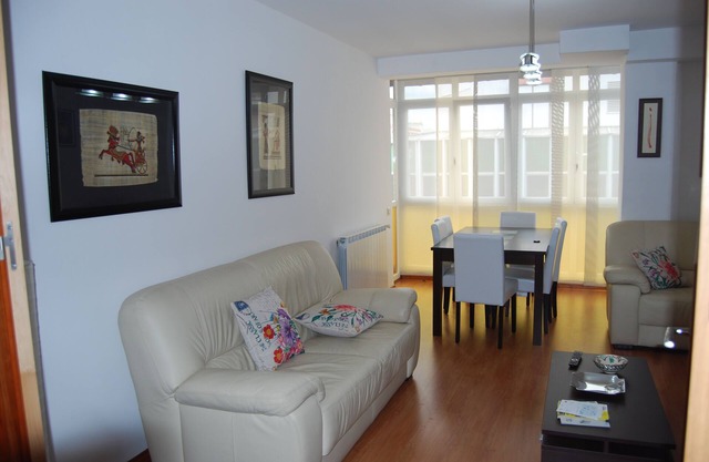 FLOOR CENTRAL, MODERN, EQUIPPED, COMFORTABLE AND WIFI 100 M2. GARAGE OPTION