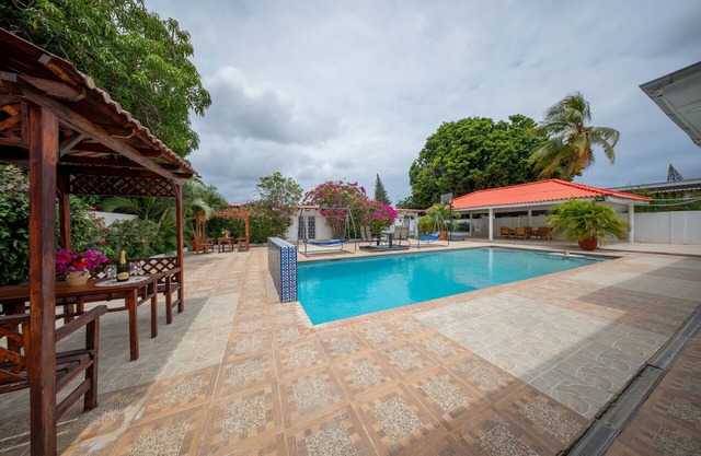 Flor de Curaçao - Spacious Modern Villa with Pool