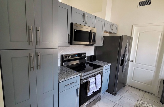 Florida Home! 3 Bed /2 Bath with ample space for extended stays!