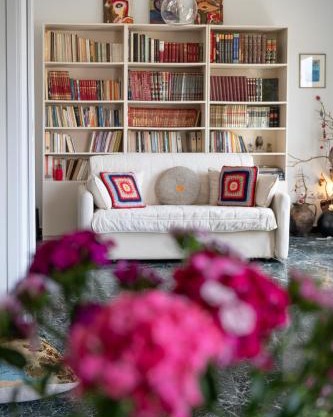 Florou's art-gallery apartment, Kypseli