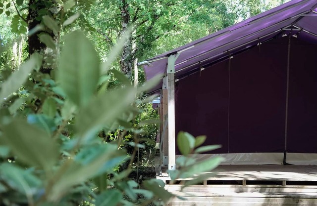 Flower Camping les Gorges de l'Aveyron * - Freeflower Comfort 40m² (2 bedrooms) covered terrace with cold water without sanitary facilities 5 people