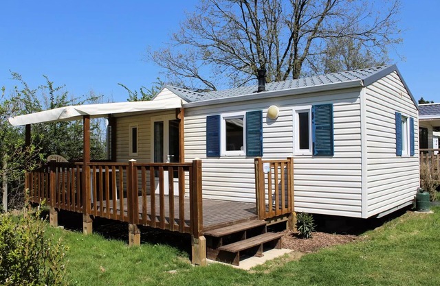 Flower Camping Le Pavillon * - Mobil home Standard 34m2 - 3 bedrooms + Semi-covered terrace 6 people